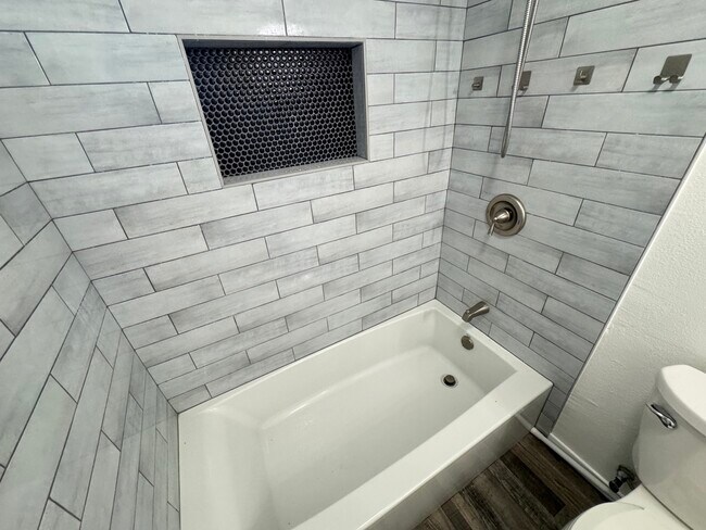 Building Photo - 5382 Circle Dr