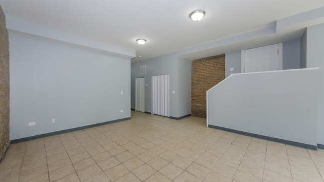 Building Photo - 2211 E 69th St