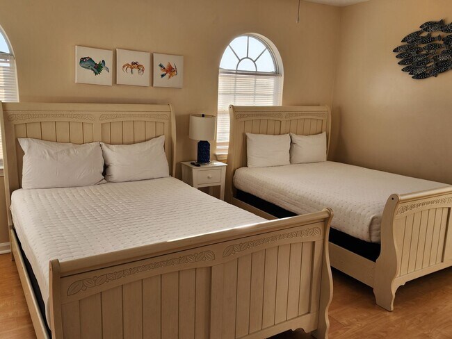 Building Photo - Palm Cove