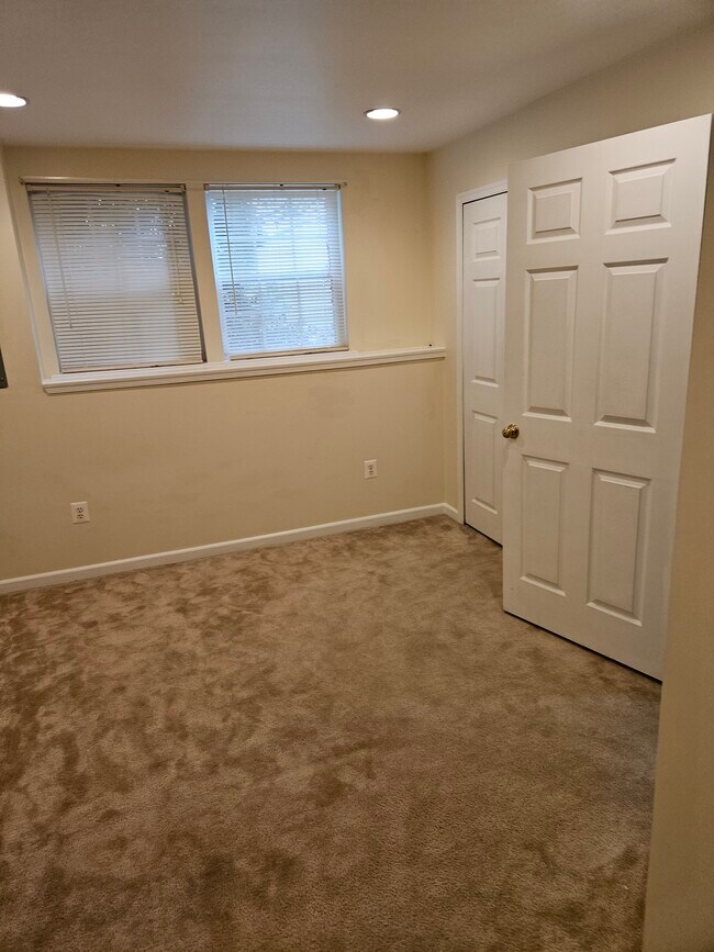 Building Photo - 77 Riparian Ln