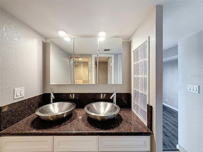 Building Photo - 201 W Laurel St