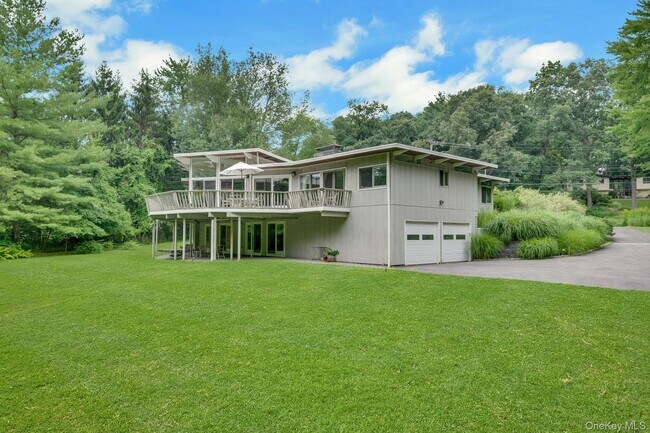 Building Photo - 107 Holly Pl