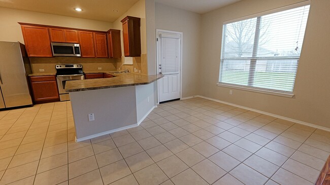 Building Photo - 4/2.5 Rental in Summerlyn Subdivision, Lea...