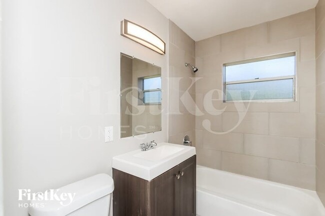 Building Photo - 990 Badger Dr NE