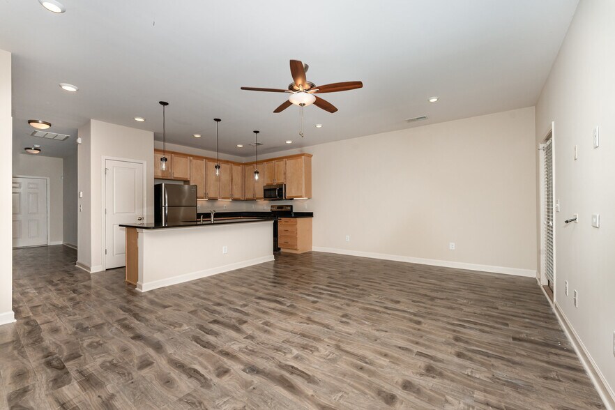 Building Photo - 1915 Fleming Rd