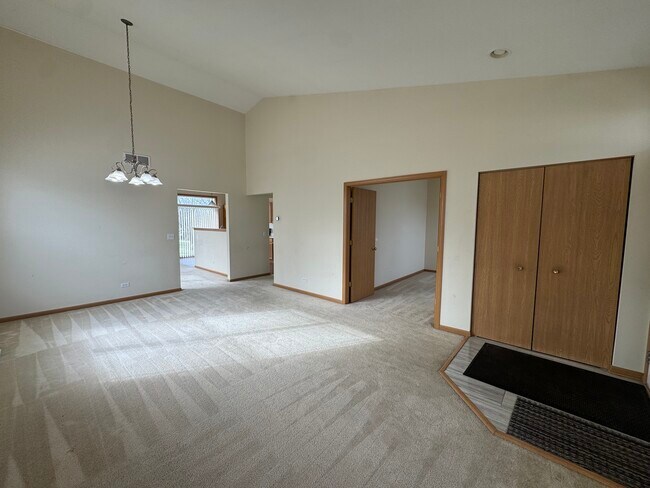 Building Photo - 1991 Westridge Pl