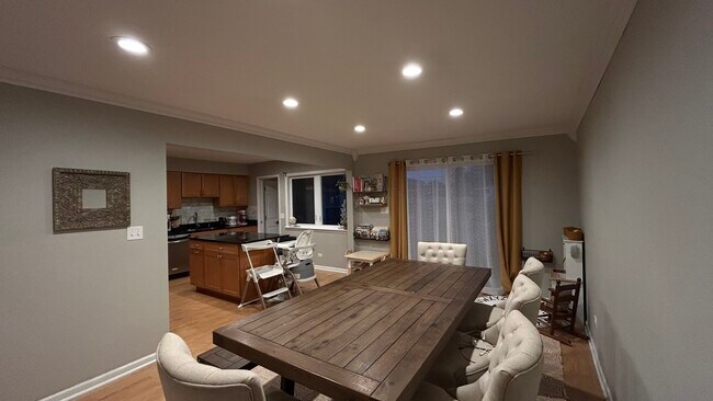 Building Photo - 42 W Taylor Rd