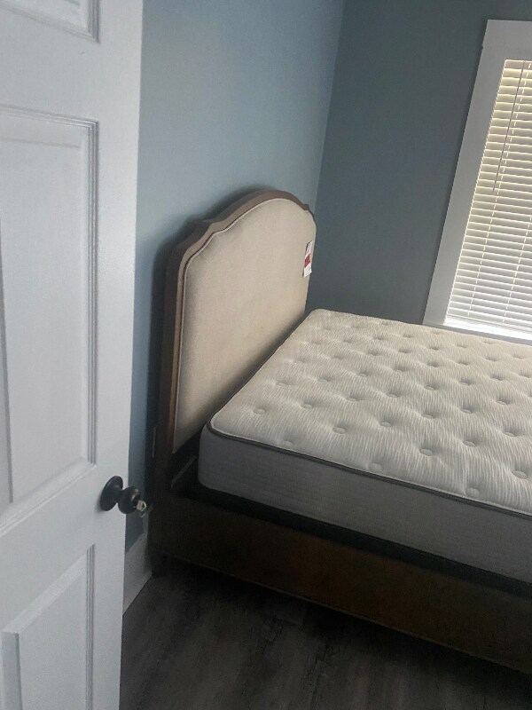 Building Photo - 2000 Carnes Ave