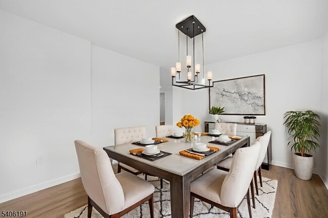 Building Photo - 850 Main St