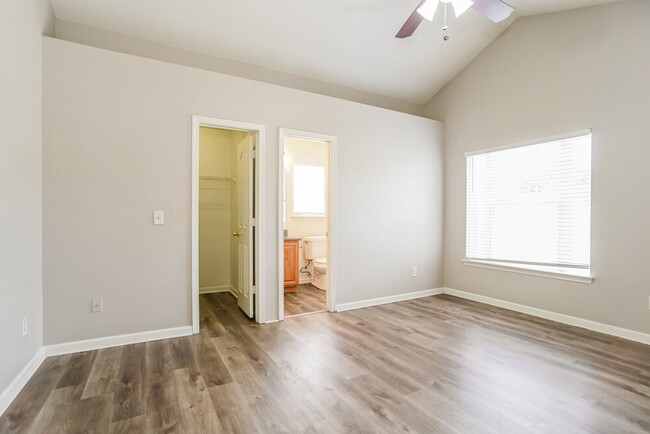 Building Photo - 920 Almora Dr