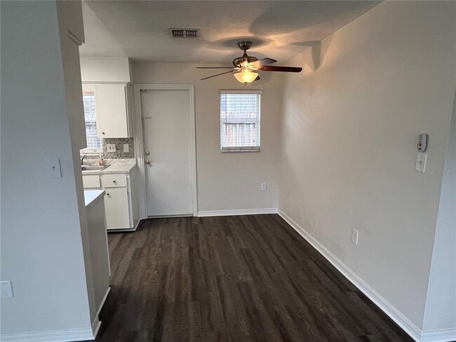 Building Photo - 2406 Musselwhite Ave
