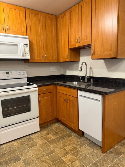Building Photo - 8532 Phinney Ave N