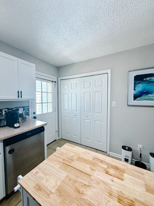 Building Photo - 159 Brenda Dr