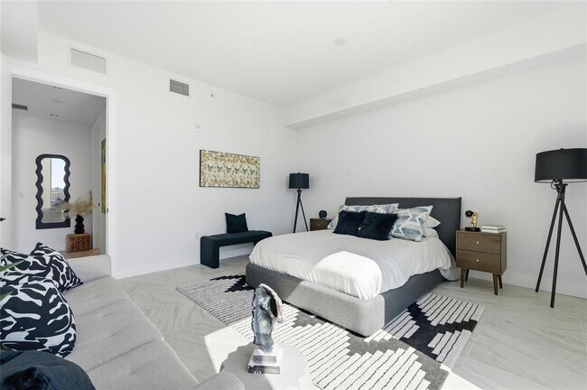 Building Photo - 777 3rd Ave N