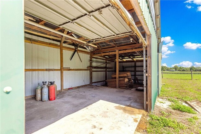 Building Photo - 3/2 Farm Home on 18.25 acres