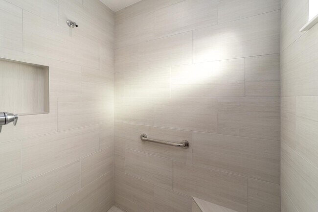 Walk In All Tile Shower - 1577 Whalin Way