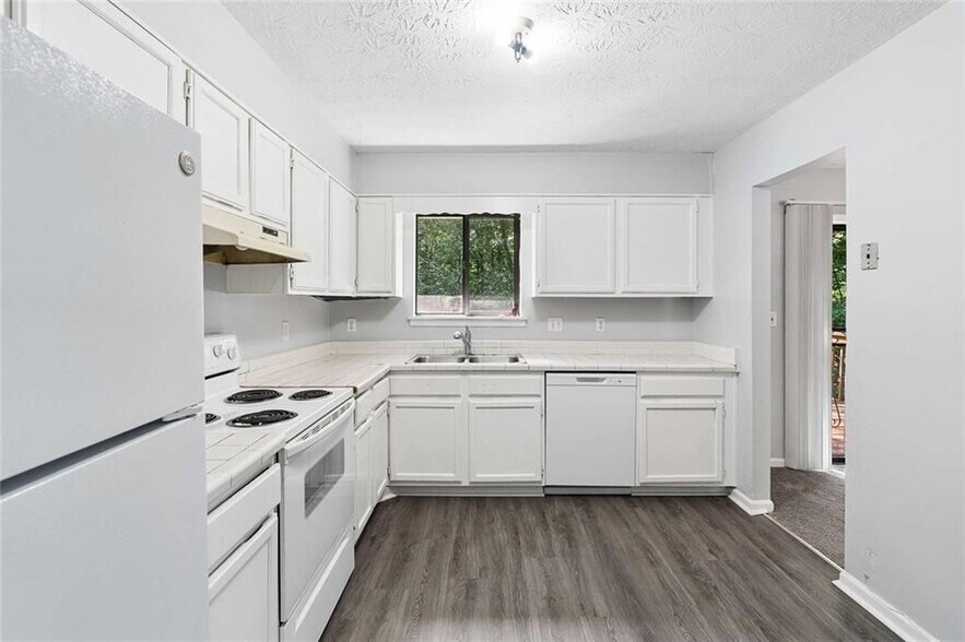 Building Photo - 7055 Hania Dr