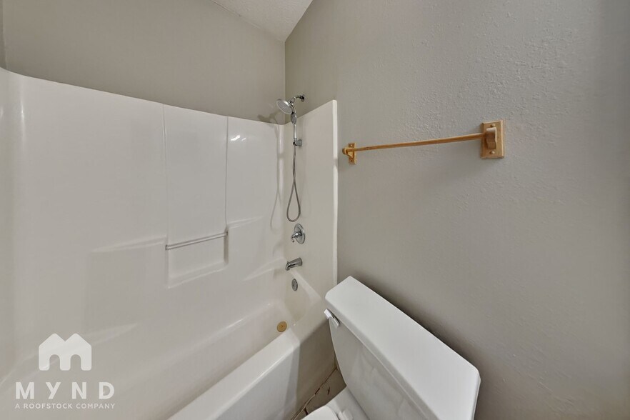 Building Photo - 5651 N 13th Ave