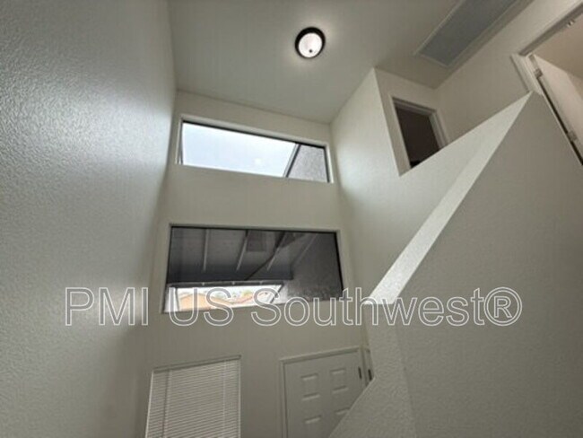 Building Photo - 405 Anna Cir