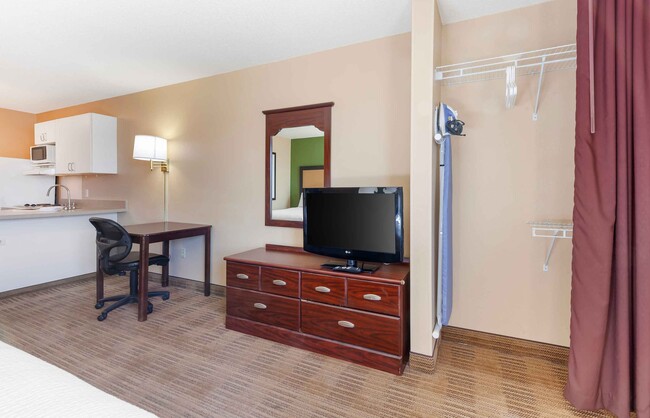 Building Photo - Furnished Studio-Appleton - Fox Cities