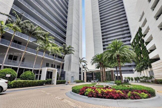 Building Photo - 16385 Biscayne Blvd