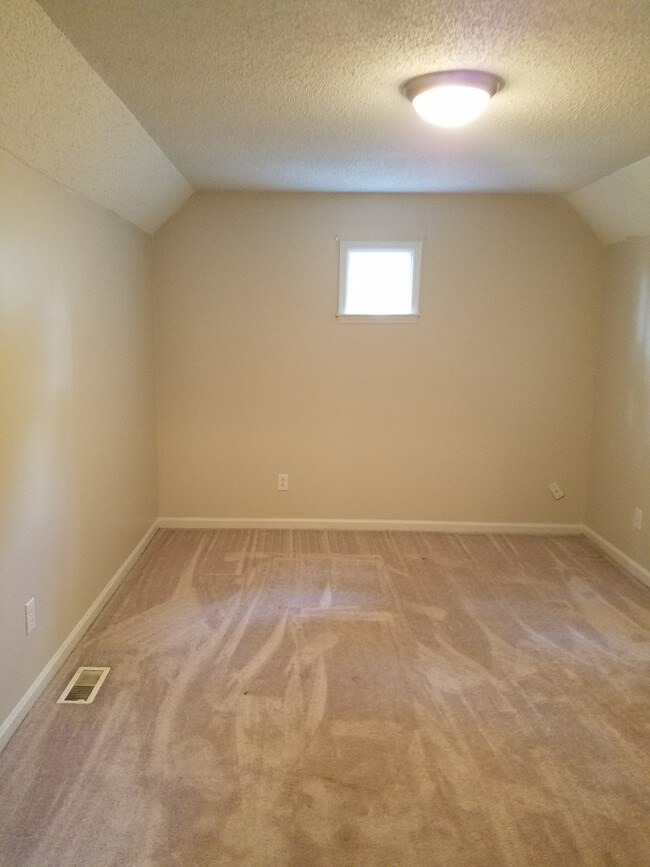 Building Photo - 15002 Glory Dr SE