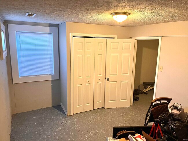 Building Photo - 519 E Graham Pl