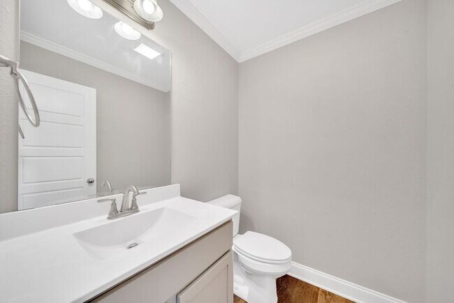 Building Photo - Hillrise III - 2 BR/1.5 Bath One Level with Attached Garage