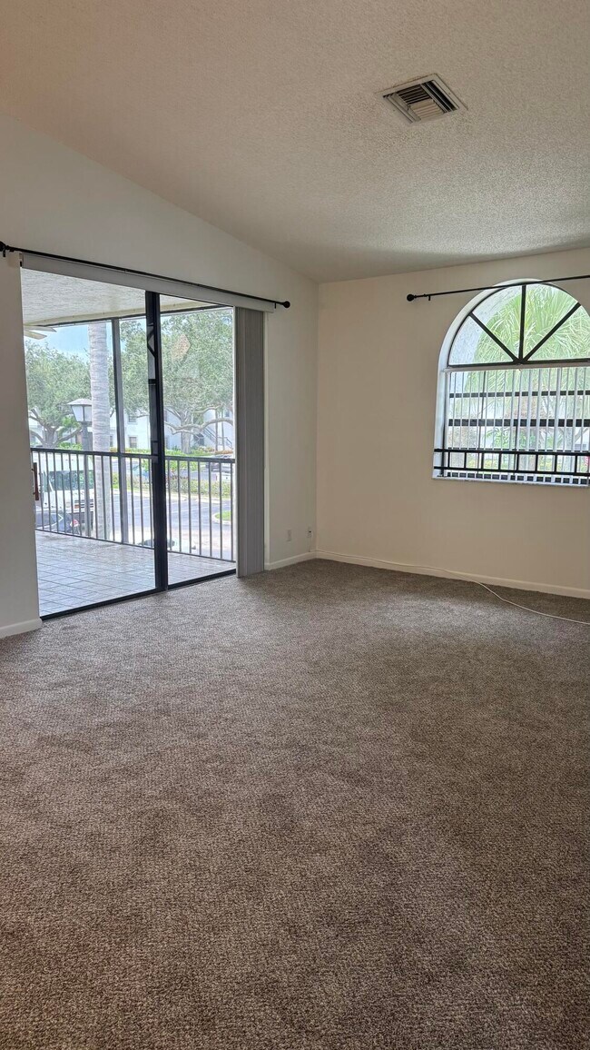 Building Photo - 5438 Verona Dr