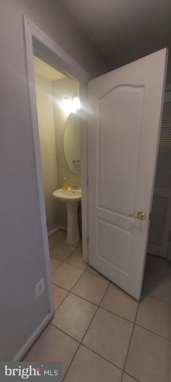 Building Photo - 10210 Sherman Heights Pl