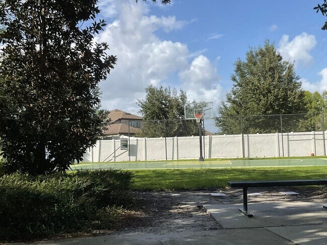 Building Photo - Single family home with 3 bedrooms, 2.5 ba...