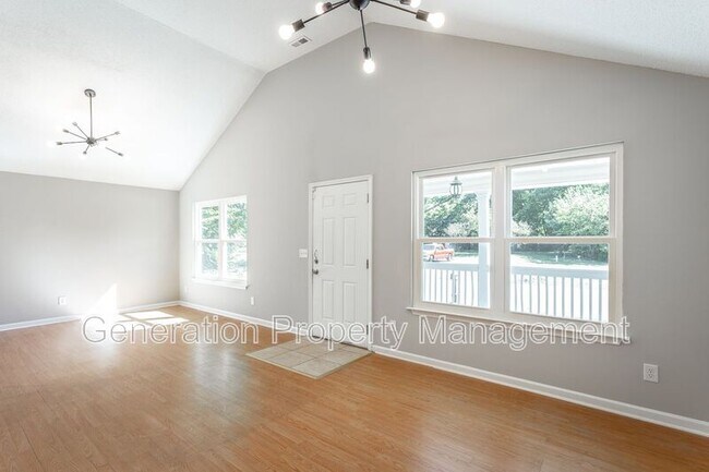 Building Photo - 2005 S Lyerly St