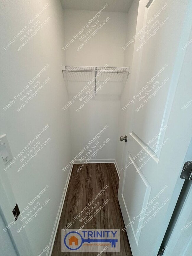 Building Photo - Gorgeous newly built townhome near downtow...