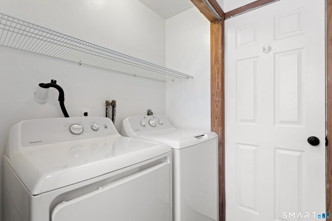 Building Photo - 1103 Shippan Ave