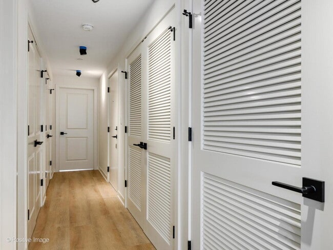 Building Photo - 6035 W North Ave