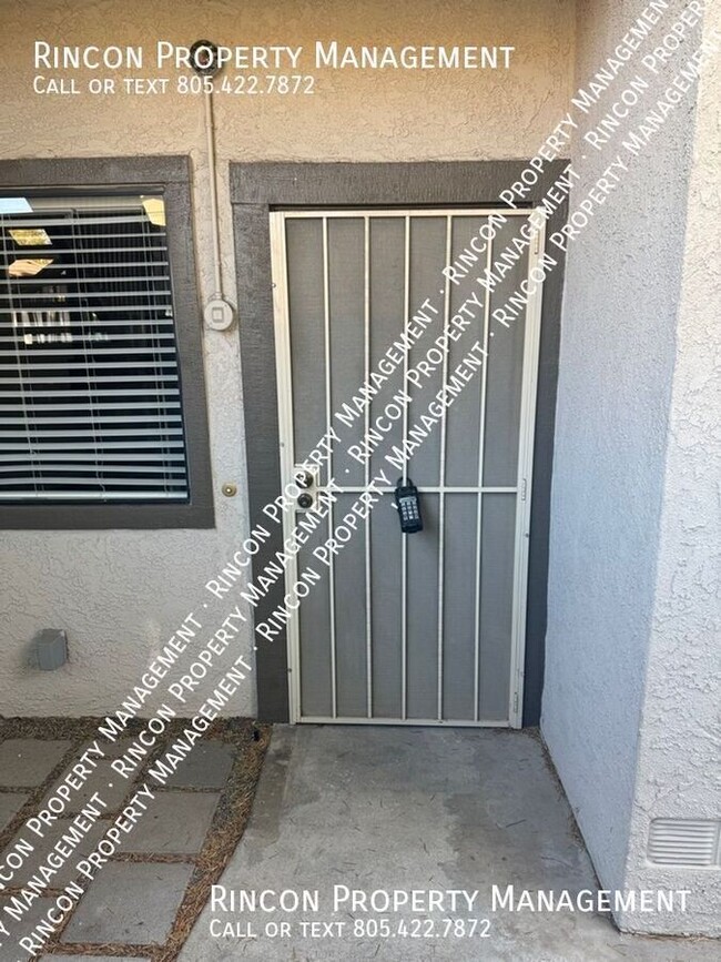 Building Photo - **$500 OFF ONE MONTH'S RENT**Casa De Oaks-...