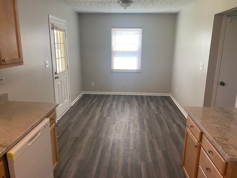 Building Photo - 1330 Donwalter Ln
