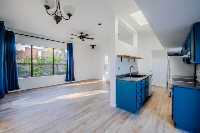 Building Photo - Absolute Gem in Pueblo Alegre (Camino De Chelly)