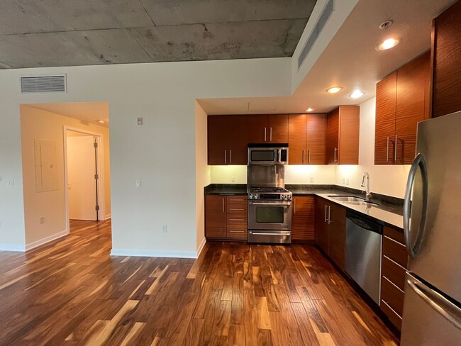 Building Photo - Modern Condo in NW District, Portland! On ...