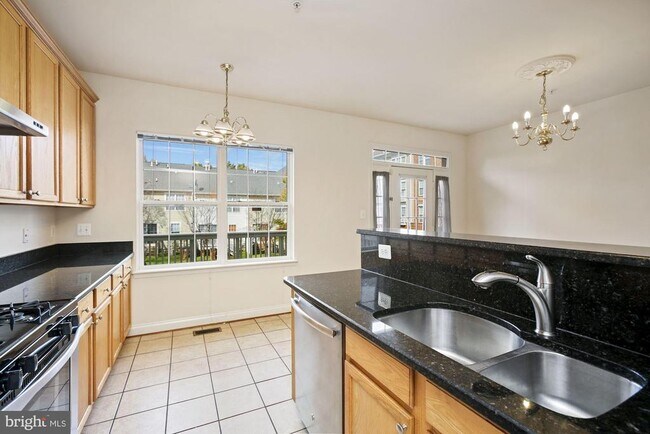 Building Photo - 207 Garden View Way