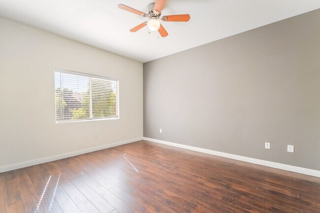Building Photo - Stylish 3-Bedroom Condo in Silverado Ranch!