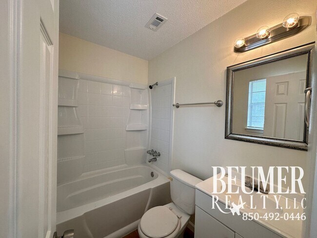 Building Photo - Coastal Living in Charming Innerarity Point