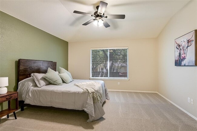 Building Photo - 1301 Canna Lily Ln