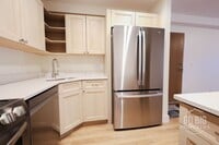 Building Photo - Fully Renovated Condo