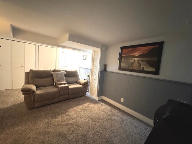 Building Photo - 2210 Clifton Pl