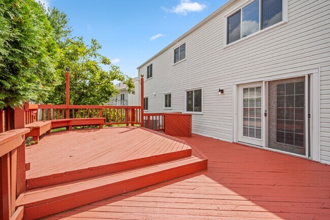 Building Photo - Discover Your Dream Home: Modern Comfort M...