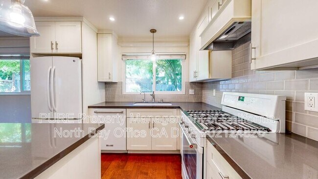 Building Photo - 360 Manka Cir