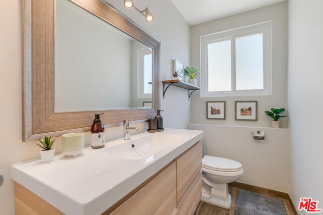 Building Photo - 5343 Tendilla Ave