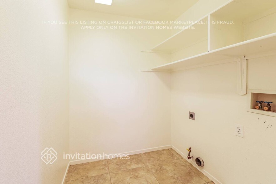 Building Photo - 4421 Fall Ln
