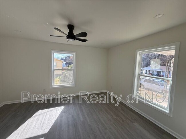 Building Photo - 172 Mill St